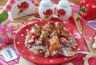 Гуляш из свинины с копчеными колбасками