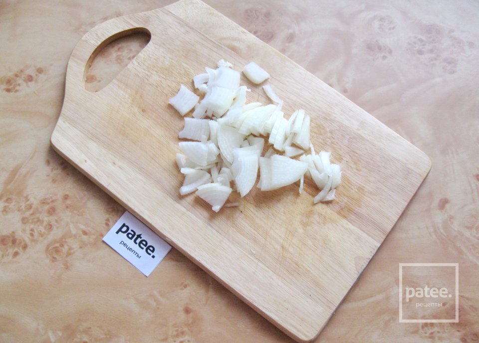 Гуляш из свинины с копчеными колбасками - Шаг 4