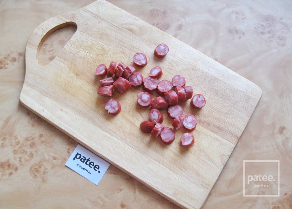 Гуляш из свинины с копчеными колбасками - Шаг 9