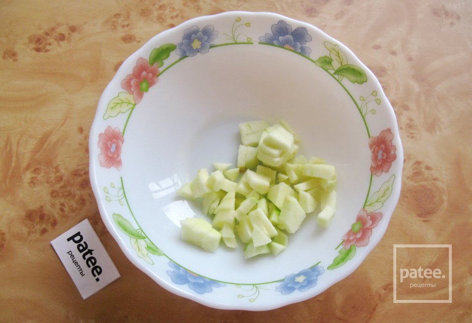 Салат с крабовыми палочками и яблоком - Шаг 2