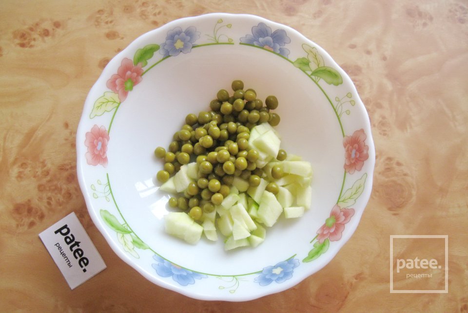 Салат с крабовыми палочками и яблоком - Шаг 3