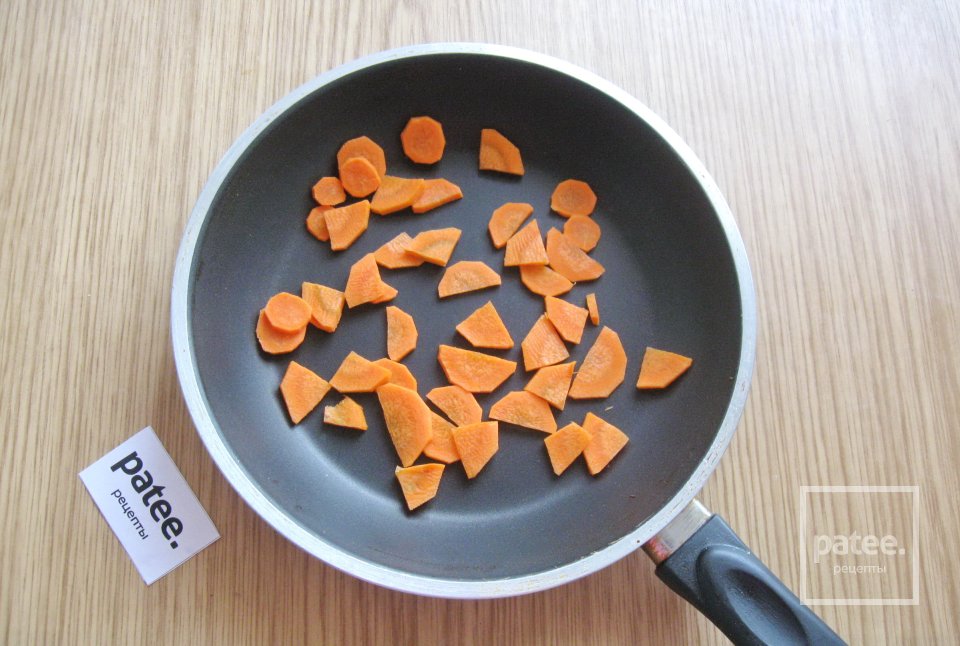 Куриное филе с зеленым горошком в сметане - Шаг 2