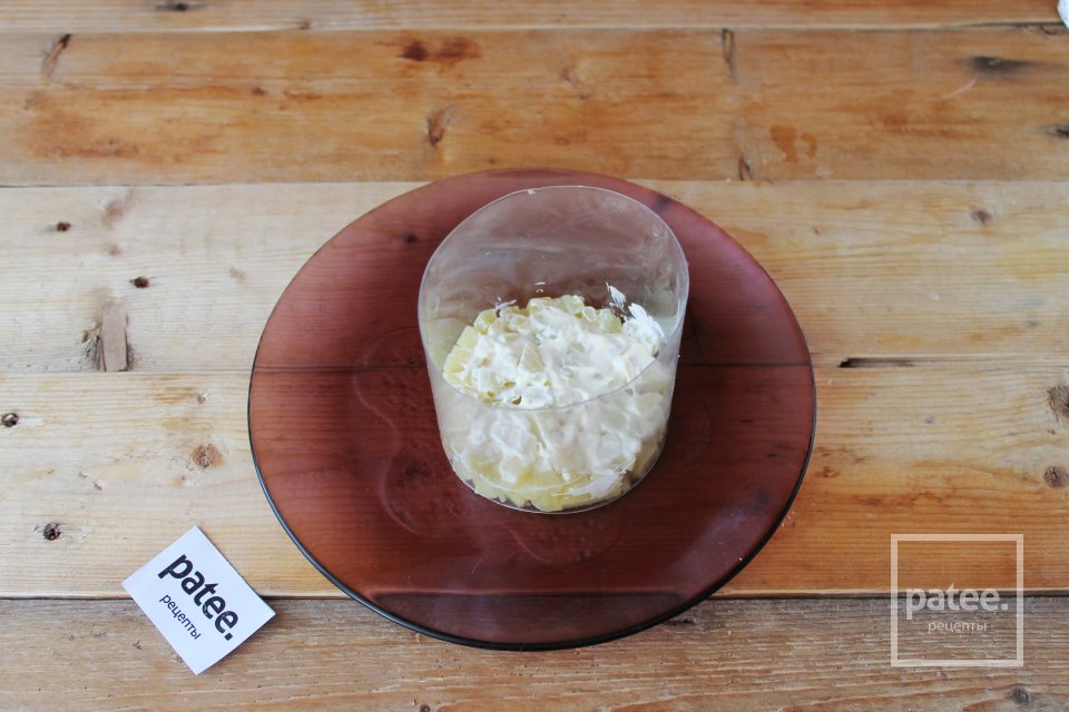 Салат с копченой курицей и изюмом - Шаг 4