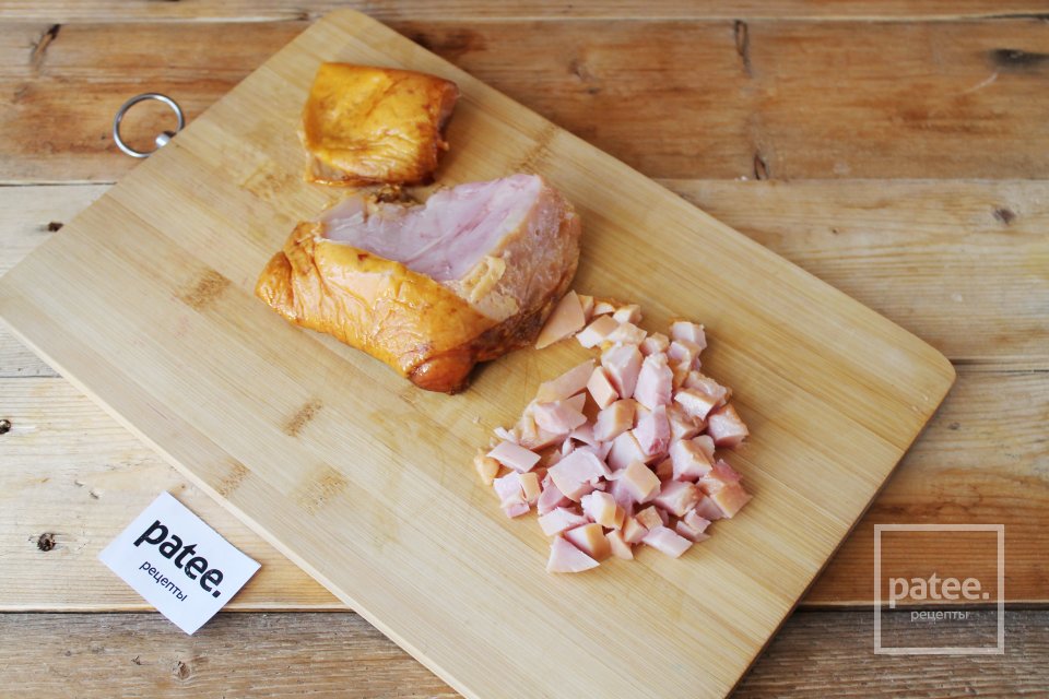 Салат с копченой курицей и изюмом - Шаг 5