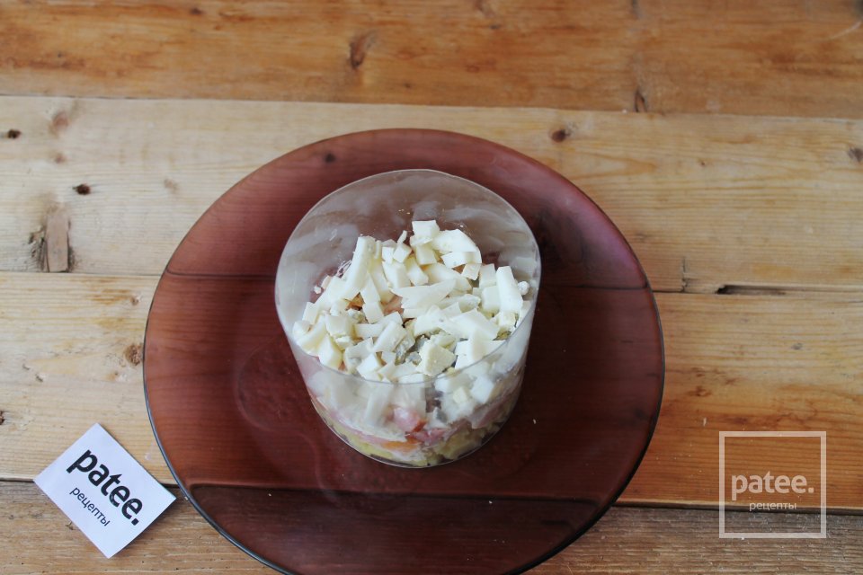 Салат с копченой курицей и изюмом - Шаг 8