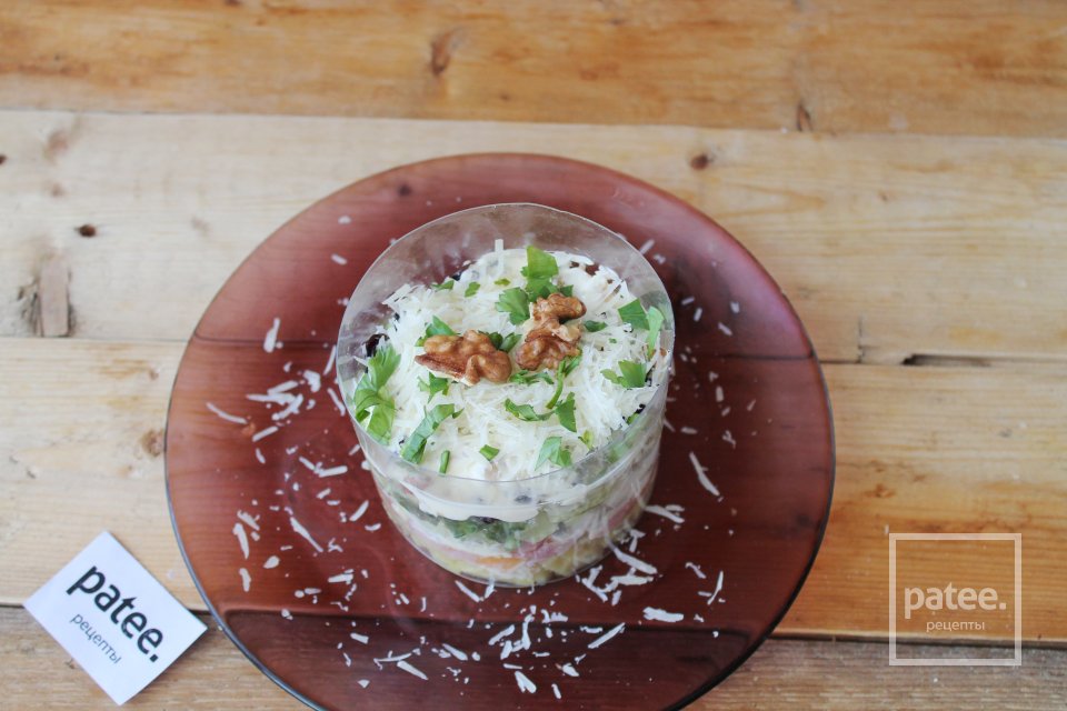 Салат с копченой курицей и изюмом - Шаг 16