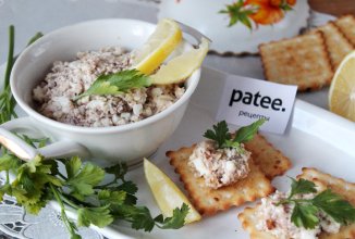 Паштет из копченой рыбы с орехами и яйцом