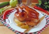 Курица с яблоками в духовке