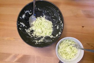 Салат с зеленой редькой и сметаной