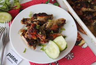 Куриные крылышки в маринаде из киви в духовке