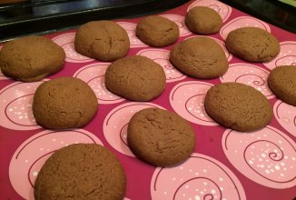 Шоколадные печенья с кремовой начинкой