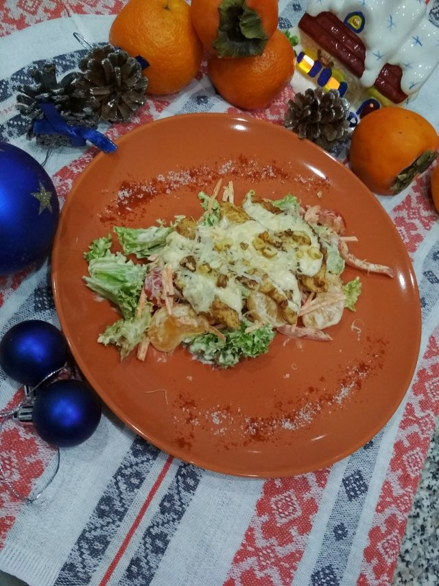 Салат с индейкой и мандаринами под сливочно-цитрусовой заправкой
