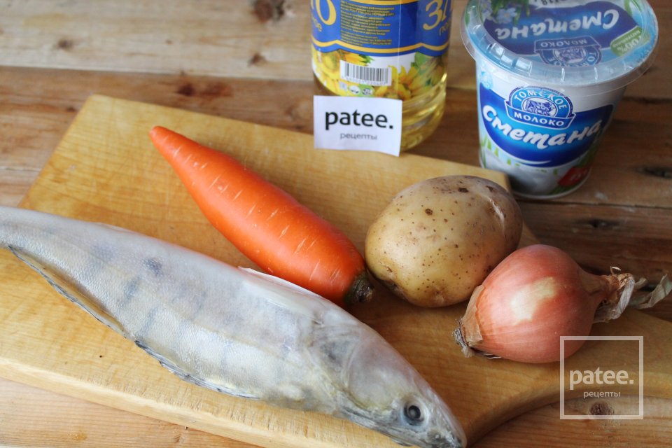 Судак с картофелем в духовке, запеченный со сметаной - Шаг 1