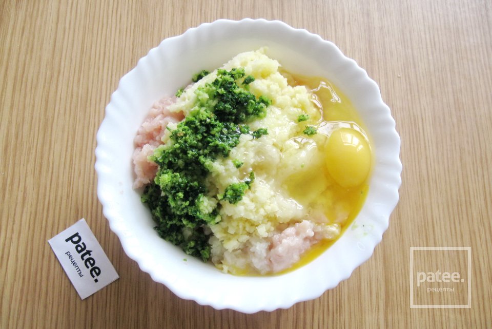 Оладьи из куриного филе и картофеля - Шаг 6