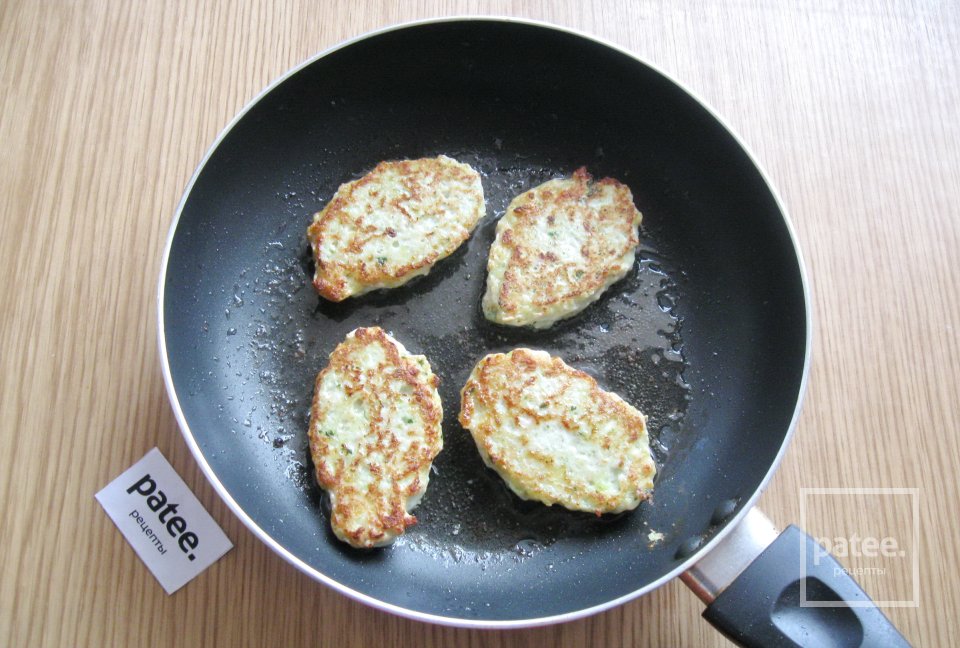 Оладьи из куриного филе и картофеля - Шаг 11