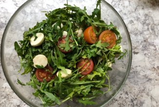 Салат с рукколой