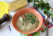 Грибной суп с курицей и вермишелью