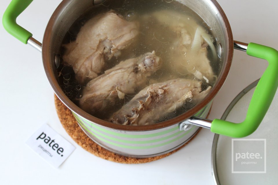 Грибной суп с курицей и вермишелью - Шаг 2