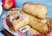 Пирог с яблоками на кефире