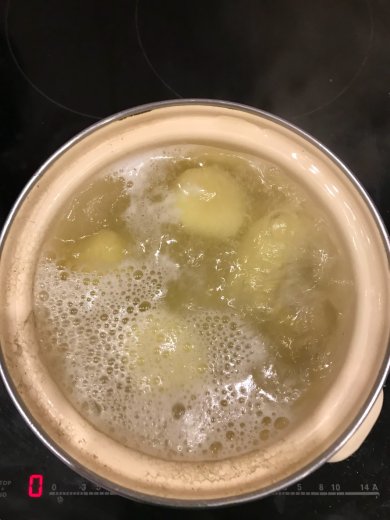 Рулетики из лаваша с картошкой и колбасой, с крабовыми палочками, с яйцами и плавленным сыром, сигара берек( турецкие пирожки ) на большой праздничный стол) - Шаг 2