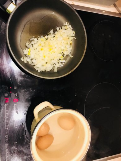 Рулетики из лаваша с картошкой и колбасой, с крабовыми палочками, с яйцами и плавленным сыром, сигара берек( турецкие пирожки ) на большой праздничный стол) - Шаг 7