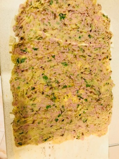 Рулетики из лаваша с картошкой и колбасой, с крабовыми палочками, с яйцами и плавленным сыром, сигара берек( турецкие пирожки ) на большой праздничный стол) - Шаг 11