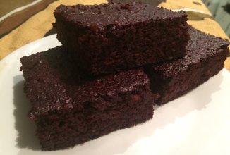 Шоколадно-свекольный брауни