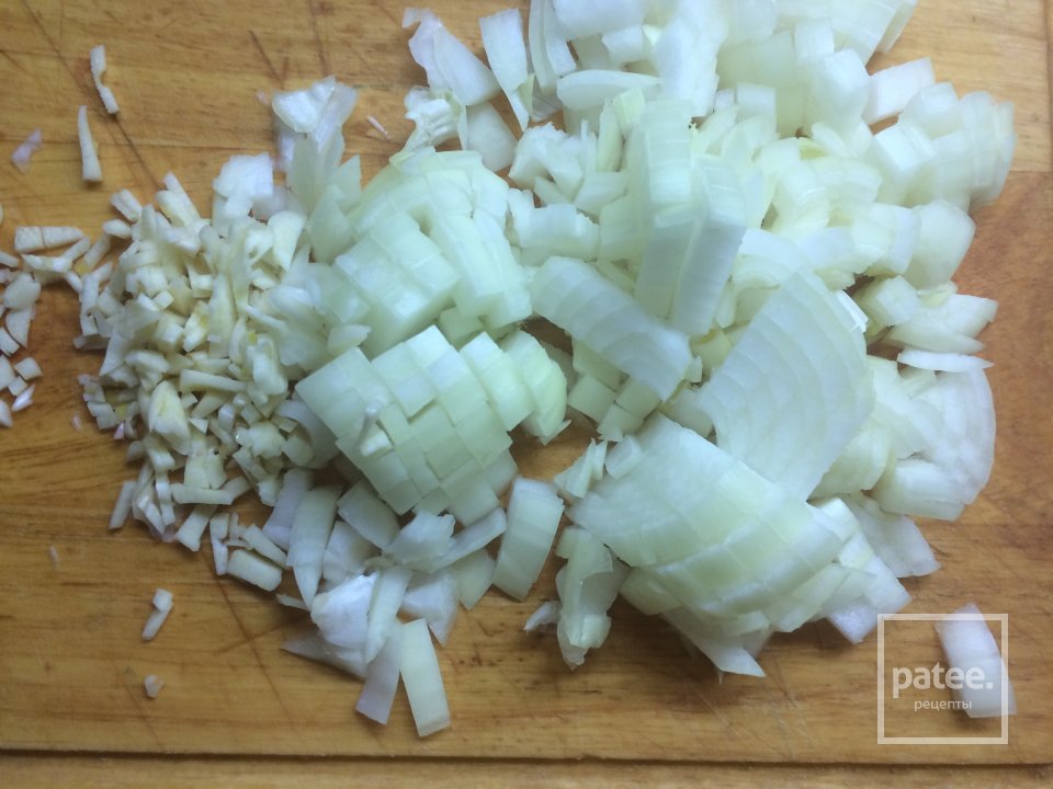 Сливочный суп с морепродуктами, томатами и пармезановыми гренками. Не - Шаг 1