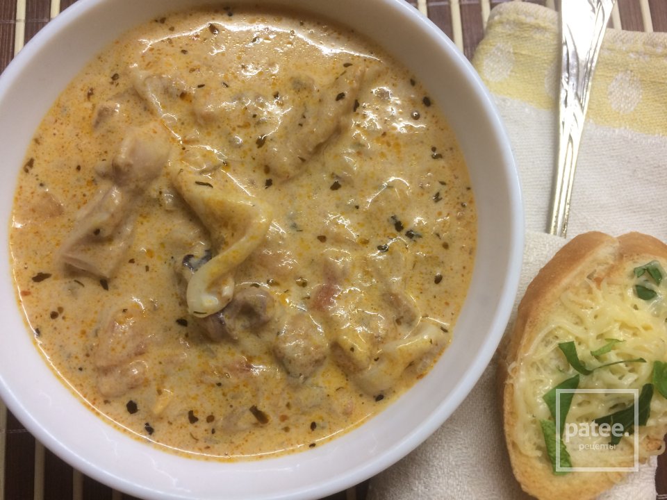 Сливочный суп с морепродуктами, томатами и пармезановыми гренками. Не - Шаг 7