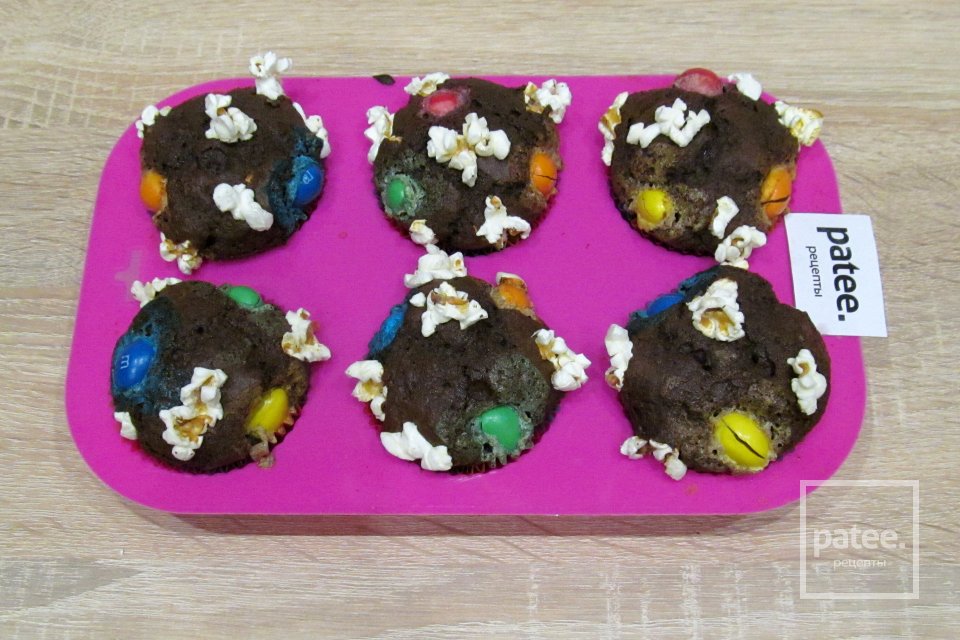 Шоколадные кексы с попкорном и M&M's - Шаг 13
