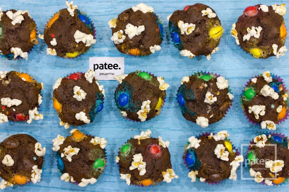 Шоколадные кексы с попкорном и M&M's - Шаг 15