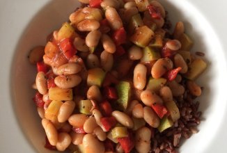 Фасоль "балоньезе" с диким рисом