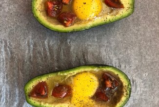 Запечённый авокадо на завтрак