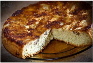 Яблочный пирог с орехами и корицей