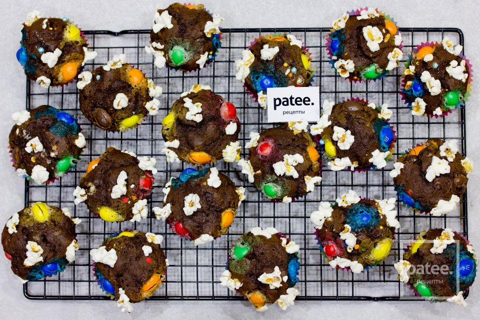 Шоколадные кексы с попкорном и M&M's - Шаг 16