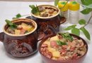 Охотничьи колбаски с картофелем в горшочках