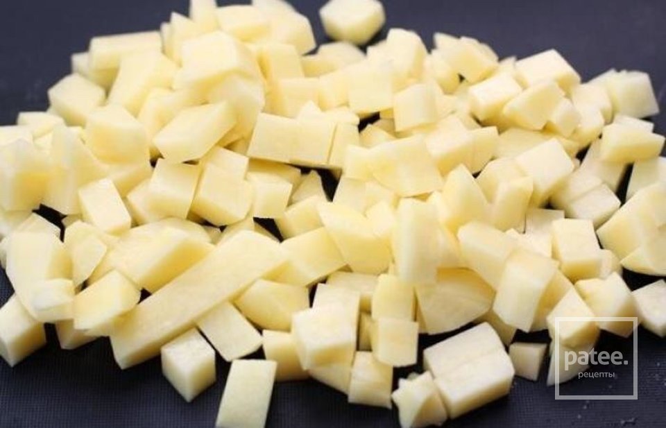 Охотничьи колбаски с картофелем в горшочках - Шаг 1