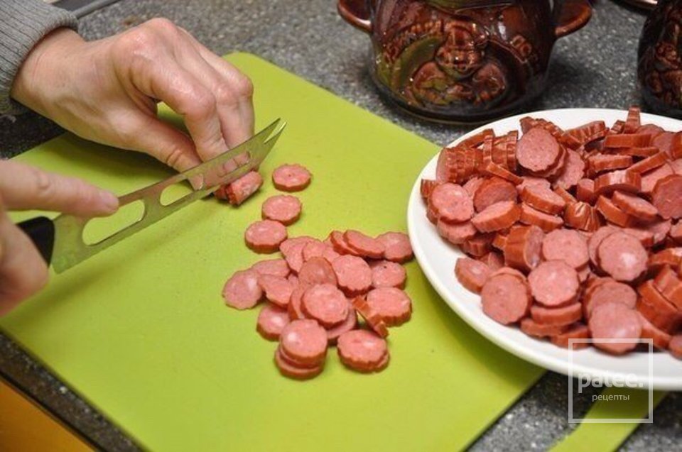 Охотничьи колбаски с картофелем в горшочках - Шаг 3