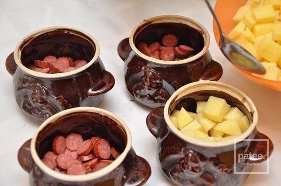 Охотничьи колбаски с картофелем в горшочках - Шаг 4