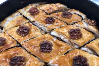 Пахлава из готового слоеного теста