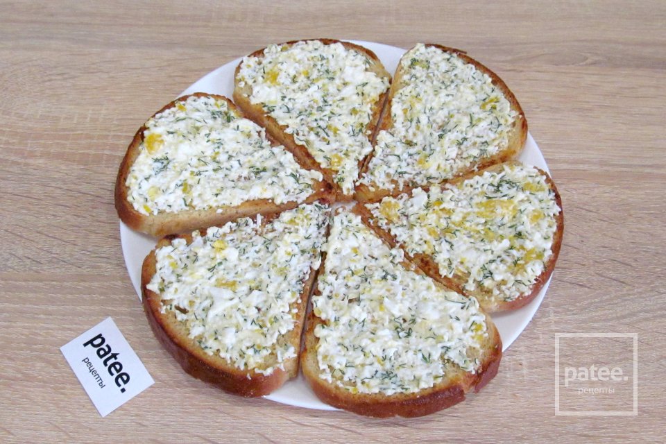 Бутерброды со шпротами и яйцом - Шаг 8