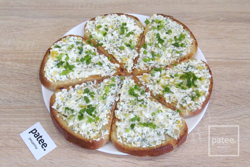 Бутерброды со шпротами и яйцом - Шаг 9