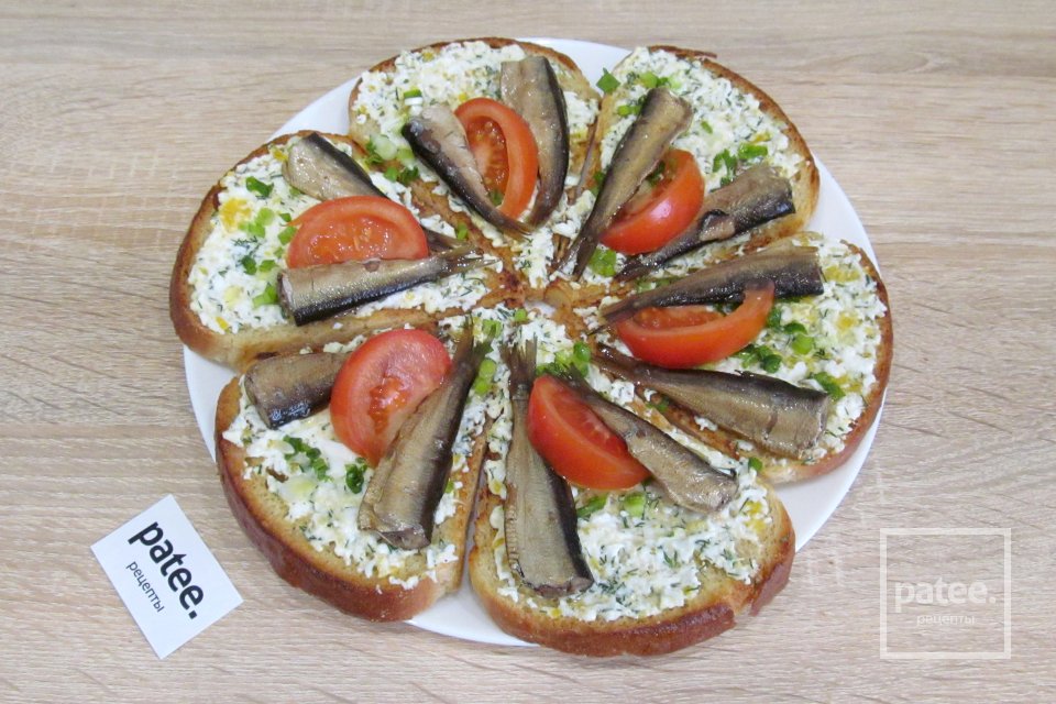 Бутерброды со шпротами и яйцом - Шаг 11