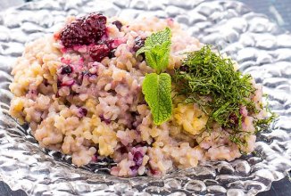 Каша из булгура с ягодами