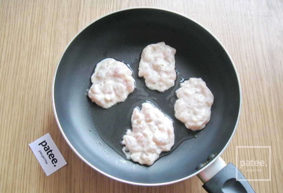 Оладьи из куриного филе на кефире - Шаг 11