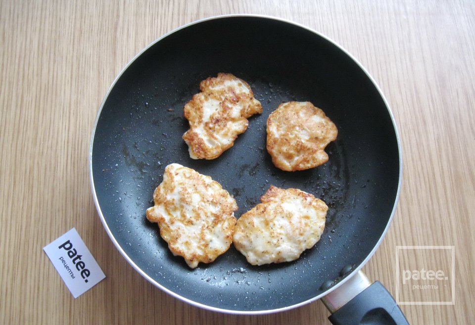 Оладьи из куриного филе на кефире - Шаг 12