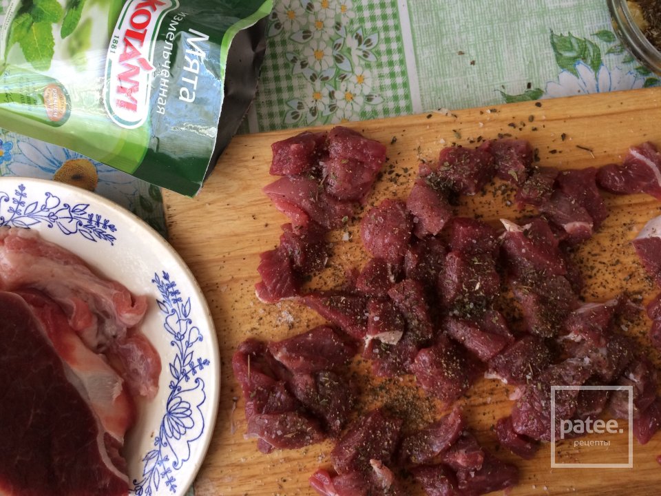 Овощной шеф-салат с говядиной с заправкой 🥙🌶🍯 - Шаг 1