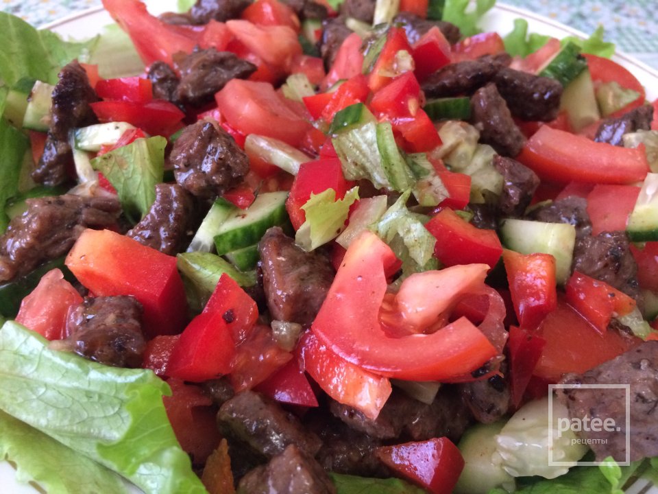 Овощной шеф-салат с говядиной с заправкой 🥙🌶🍯 - Шаг 5