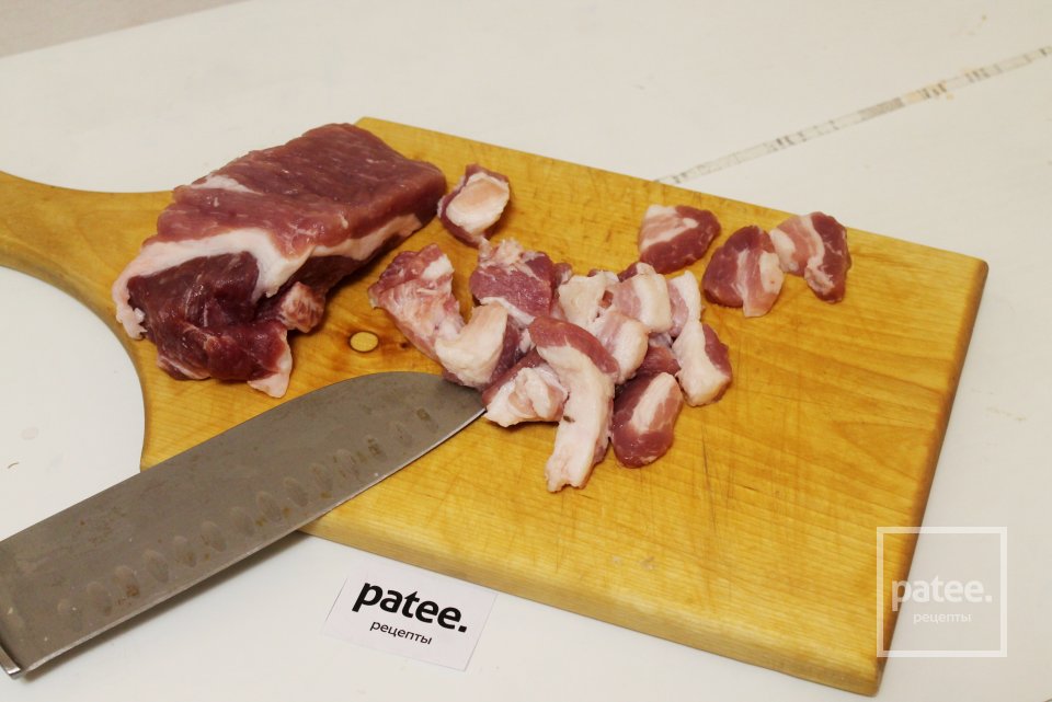 Свинина с картошкой и томатом на сковороде - Шаг 2