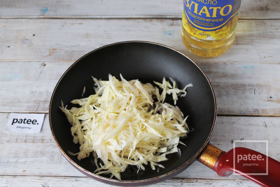 Капустняк со свежей капустой и копченой грудинкой - Шаг 2